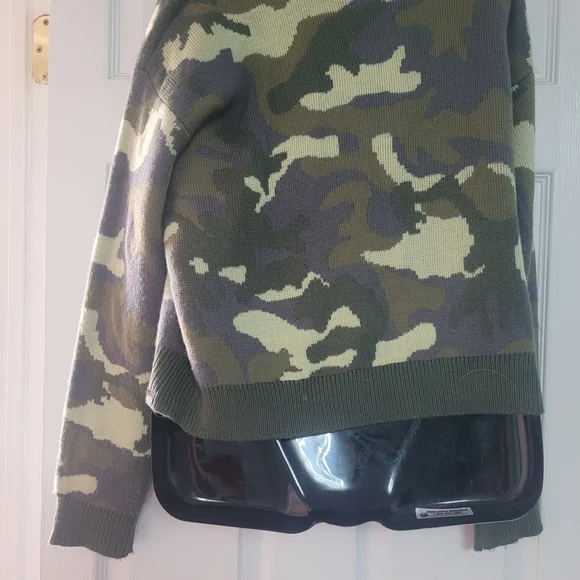 Dickies Camouflage Crew Neck Sweater - Picture 5 of 9